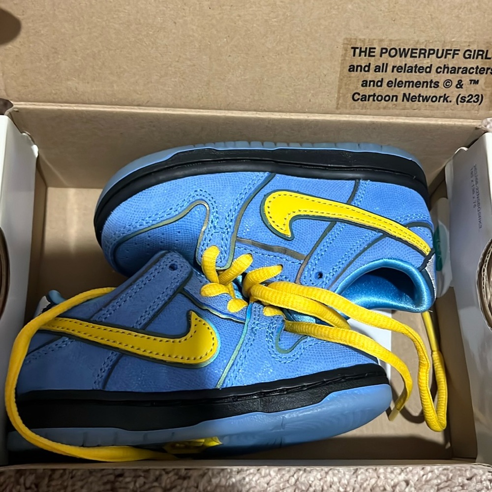 Power puff dunks